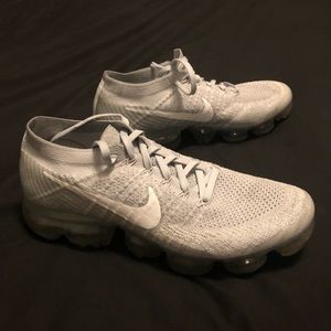 Nike vapormax shoes size 9